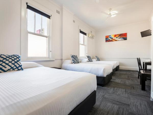 Melton Hotel Auburn : photo 2 de la chambre economy family room with shared bathroom