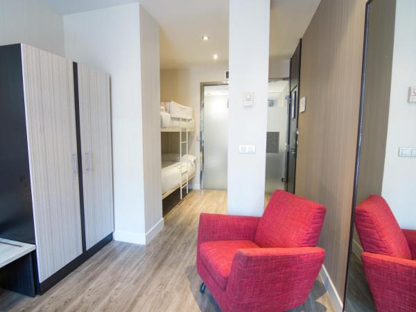 Petit Palace Arenal : photo 6 de la chambre chambre quadruple (4 adultes)