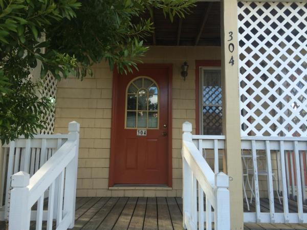 Angie's Guest Cottage : photo 4 de la chambre studio lit king-size