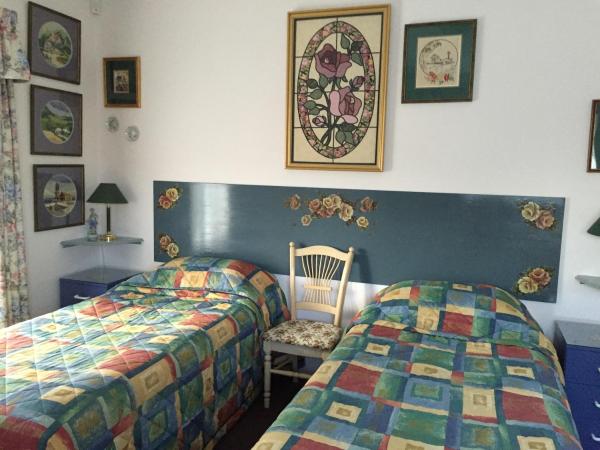 Aarn House B&B Airport Accommodation : photo 1 de la chambre chambre lits jumeaux avec salle de bains privative