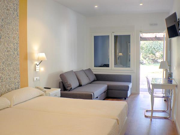 Hotel Malaga Picasso : photo 1 de la chambre chambre double ou lits jumeaux supérieure - vue sur piscine
