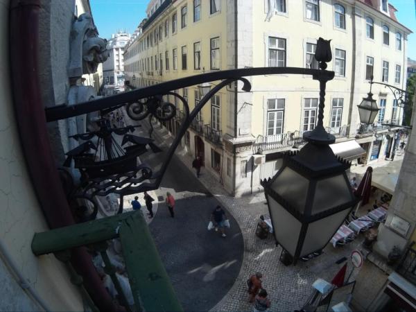 Pensao Estacao Central : photo 7 de la chambre chambre triple avec balcon