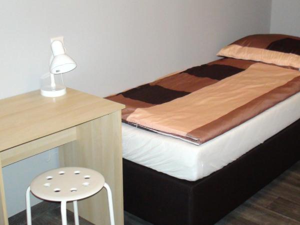 Hostel Kamienna Centrum : photo 1 de la chambre chambre lits jumeaux