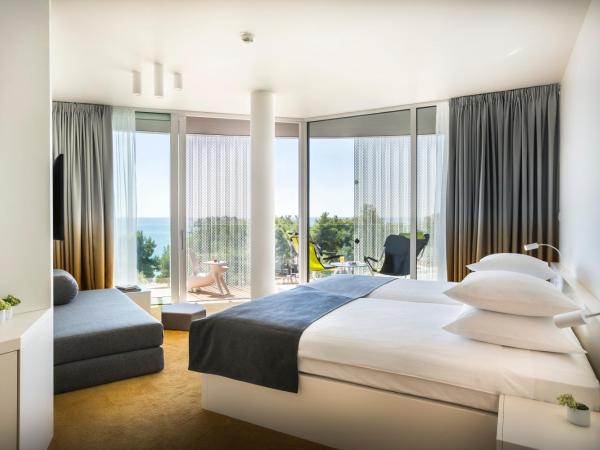 Maistra Select Family Hotel Amarin : photo 1 de la chambre grande chambre double ou lits jumeaux avec canapé-lit