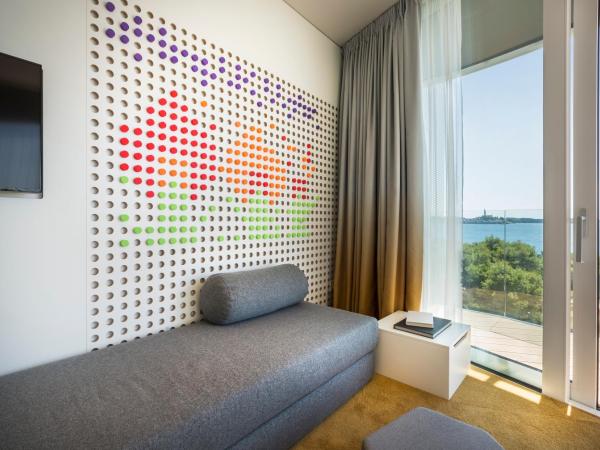 Maistra Select Family Hotel Amarin : photo 4 de la chambre grande chambre double ou lits jumeaux avec canapé-lit