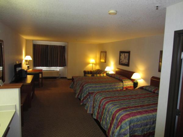 Hospitality Inn : photo 3 de la chambre chambre avec 2 grands lits queen-size 