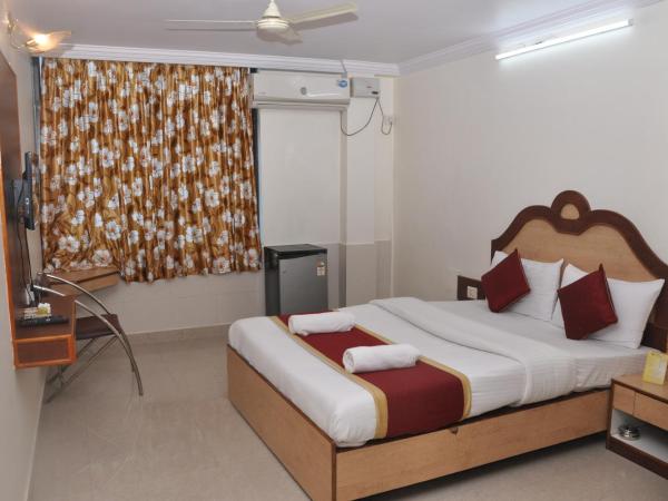 Hotel Gangothri : photo 3 de la chambre chambre double de luxe avec ventilateur
