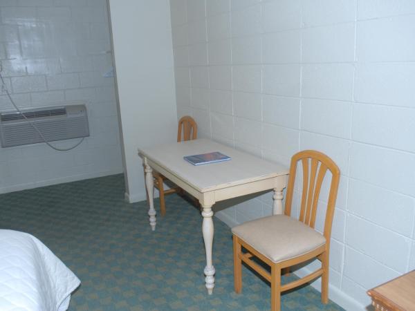 Admiral Motor Inn : photo 4 de la chambre chambre lit queen-size - vue sur mer