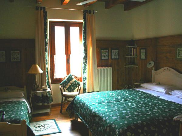 B&B La Casa Di Campagna : photo 3 de la chambre chambre triple avec salle de bains commune