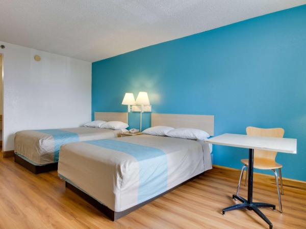 Motel 6-Atlanta, GA : photo 8 de la chambre chambre quadruple - non-fumeurs