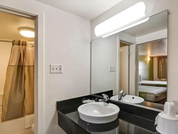 Motel 6-Dallas, TX - Forest Lane : photo 1 de la chambre chambre 2 lits queen-size - non-fumeurs