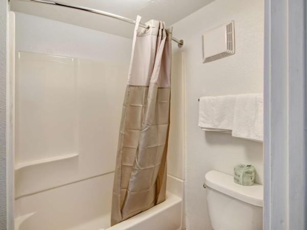 Motel 6-Dallas, TX - Forest Lane : photo 10 de la chambre chambre lit king-size - non-fumeurs