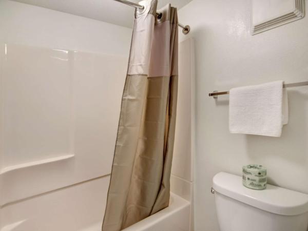 Motel 6-Dallas, TX - Forest Lane : photo 6 de la chambre chambre lit queen-size - non-fumeurs