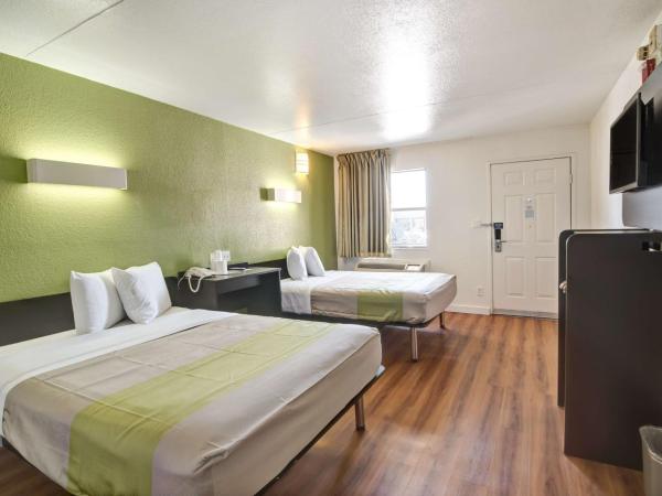 Motel 6-Dallas, TX - Forest Lane : photo 5 de la chambre chambre 2 lits queen-size - non-fumeurs