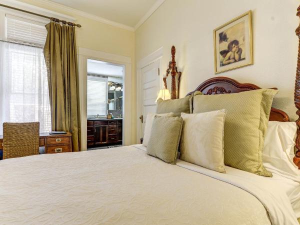 The St. Mary's Inn, Bed and Breakfast : photo 2 de la chambre chambre lit queen-size avec baignoire spa