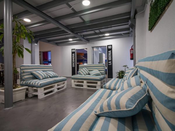 All Iron Hostel : photo 3 de la chambre lit dans dortoir pour femmes de 10 lits