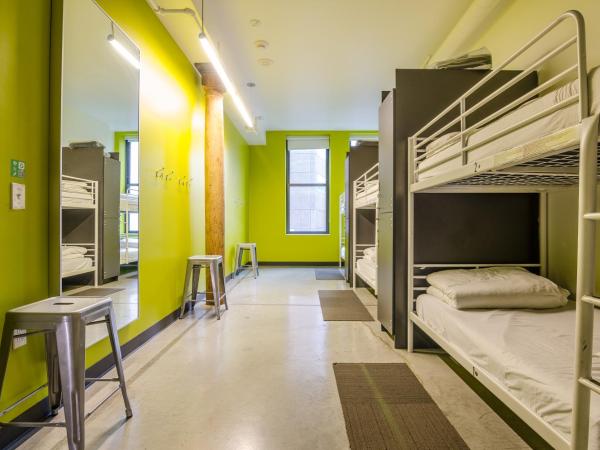HI Boston Hostel : photo 3 de la chambre lit dans dortoir pour hommes de 6 lits