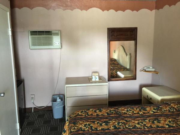 Choice Inn San Antonio : photo 4 de la chambre chambre simple Économique avec salle de bains et toilettes communes