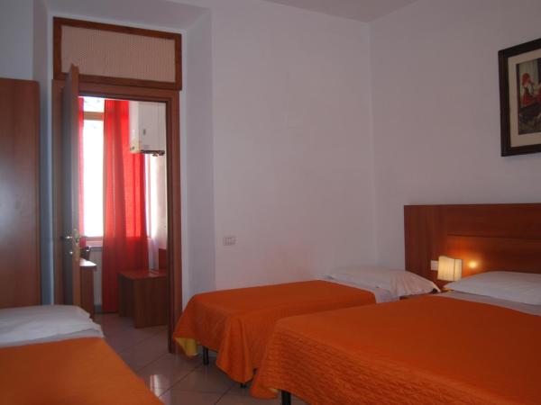 Hotel Dalmazia : photo 1 de la chambre chambre quadruple