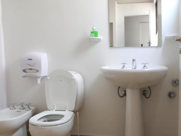 BA STOP Hostel : photo 6 de la chambre chambre double avec salle de bains privative