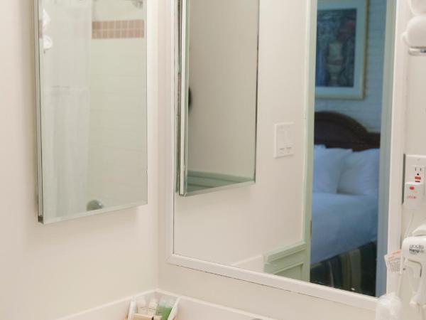 Inns of Virginia Arlington : photo 1 de la chambre chambre lit queen-size - non-fumeurs