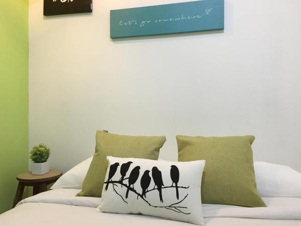 Check In Lodge : photo 3 de la chambre chambre double avec salle de bains privative