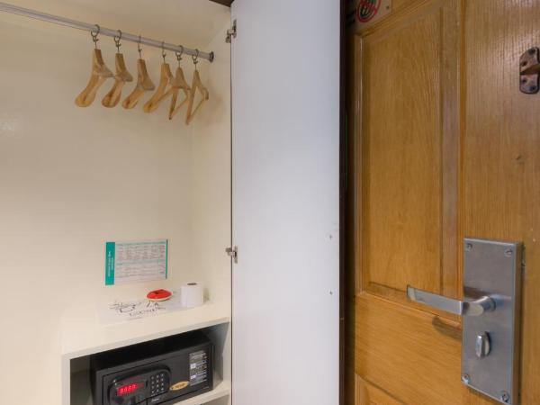 Nak Nakara Hotel-SHA Extra Plus : photo 4 de la chambre chambre triple deluxe exécutive 