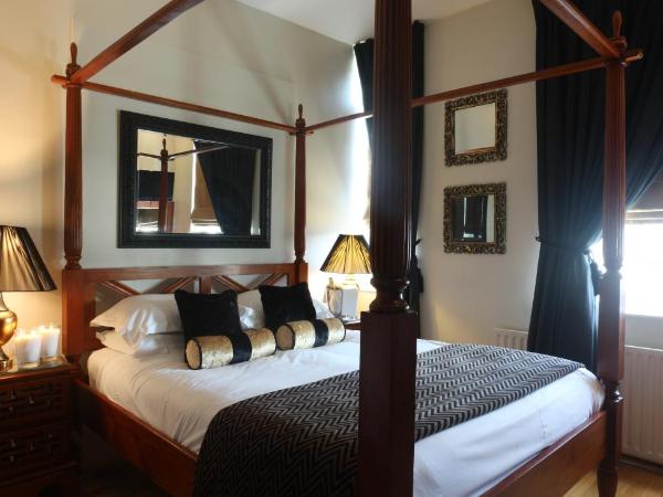 Mayflower Hotel : photo 4 de la chambre chambre double de luxe avec lit à baldaquin