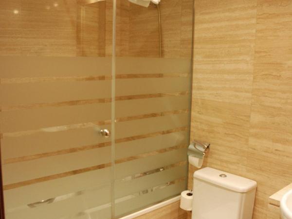 Hostal Los 5 Pinos : photo 2 de la chambre chambre double