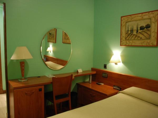 Hostal Los 5 Pinos : photo 3 de la chambre chambre double