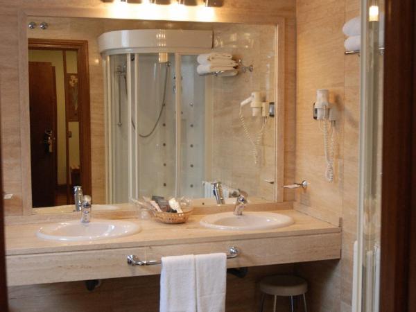 Hostal Los 5 Pinos : photo 4 de la chambre suite junior