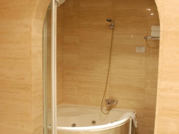 Hostal Los 5 Pinos : photo 1 de la chambre suite junior