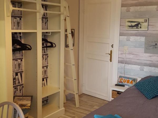 B&B Le Bonimenteur : photo 6 de la chambre aéroport - chambre double avec salle de bains privative