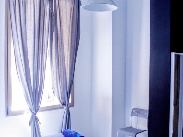 Feel Hostels Soho Malaga : photo 5 de la chambre chambre double avec salle de bains