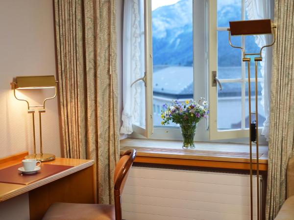 Thermal Hotels & Walliser Alpentherme Leukerbad : photo 7 de la chambre chambre double maison blanche
