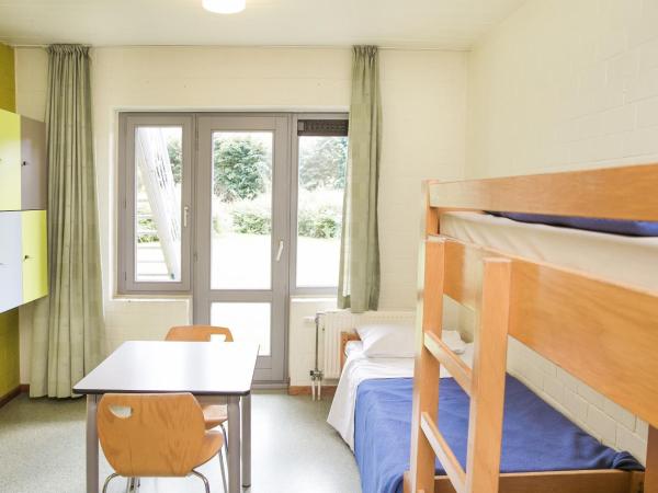 Hostel Europa : photo 3 de la chambre chambre quadruple avec salle de bains privative