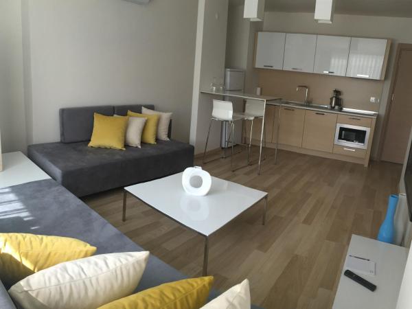 Boutique Suite Mim-A : photo 2 de la chambre appartement - vue sur piscine