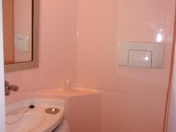 Premiere Classe Beauvais : photo 8 de la chambre chambre triple