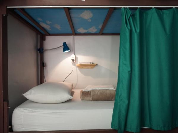 Mambembe Hostel : photo 3 de la chambre lit simple dans dortoir de 9 lits