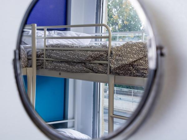 Wicked Hostels - Calgary : photo 3 de la chambre lit simple dans dortoir pour femmes