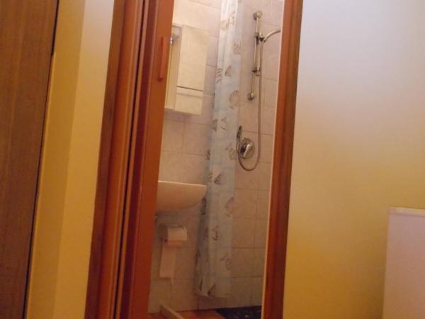 Villa Alba : photo 4 de la chambre chambre double avec salle de bains privative