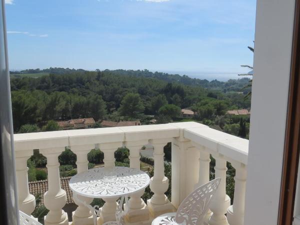 Le Château de Mei Lese : photo 6 de la chambre chambre double - vue sur mer