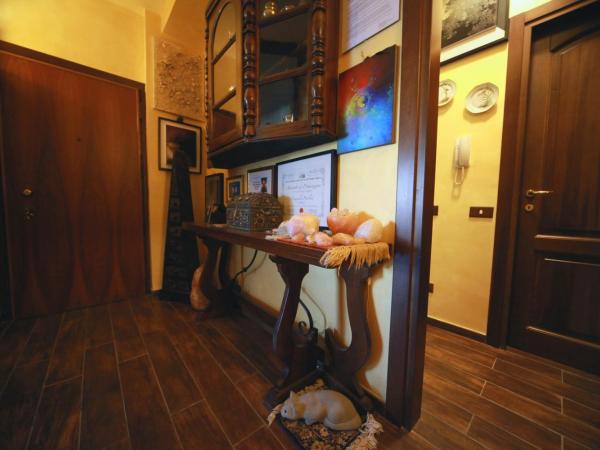 Bed & Breakfast A San Siro 75 : photo 9 de la chambre chambre double avec salle de bains privative interne