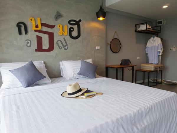 Hansa Bangkok House : photo 3 de la chambre chambre lit king-size supérieure - vue sur pont rama viii