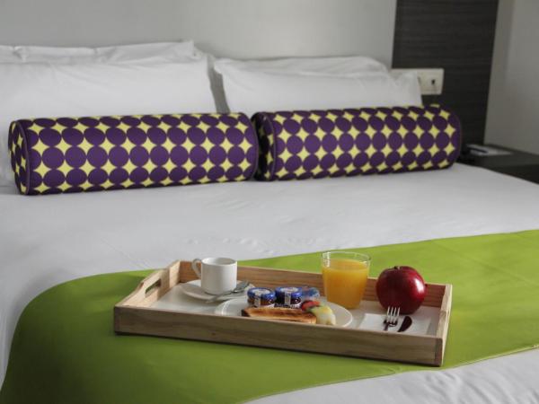 Mercure Madrid Centro : photo 8 de la chambre chambre standard avec lit d'appoint