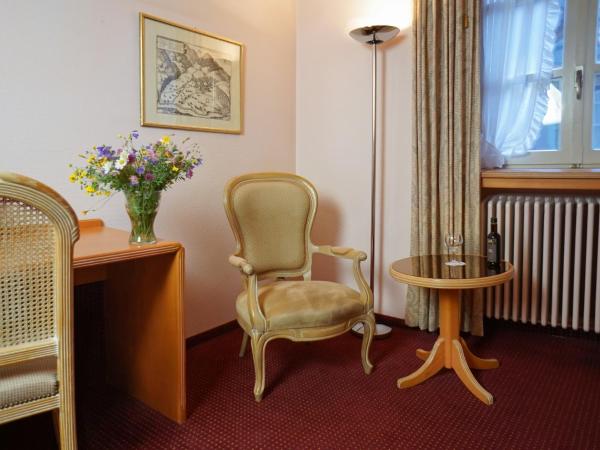 Thermal Hotels & Walliser Alpentherme Leukerbad : photo 5 de la chambre chambre simple maison blanche