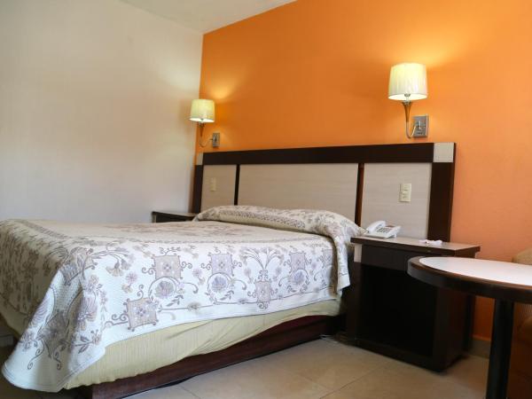 Hotel Baluarte : photo 10 de la chambre chambre standard avec un lit double