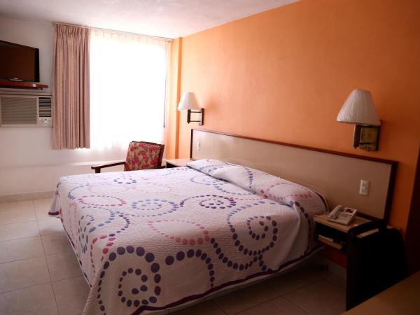 Hotel Baluarte : photo 8 de la chambre chambre lit king-size standard