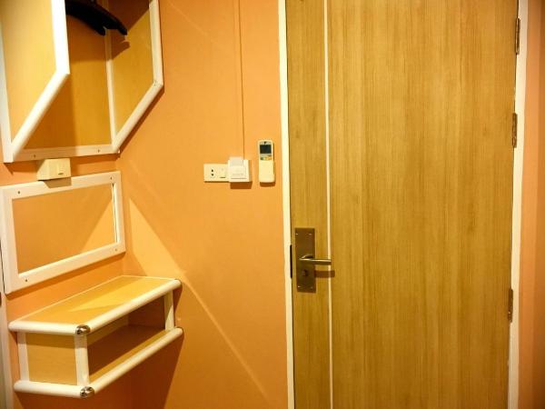 Urban Hostel Bangkok : photo 4 de la chambre chambre double avec salle de bains privative