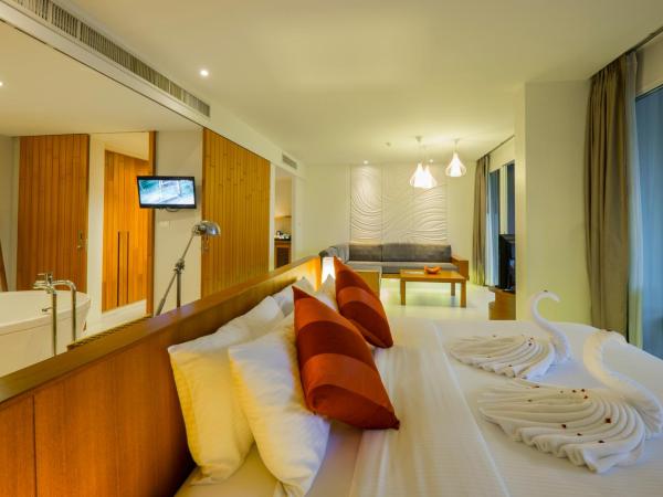 G Hua Hin Resort & Mall : photo 9 de la chambre suite avec jacuzzi et piscine